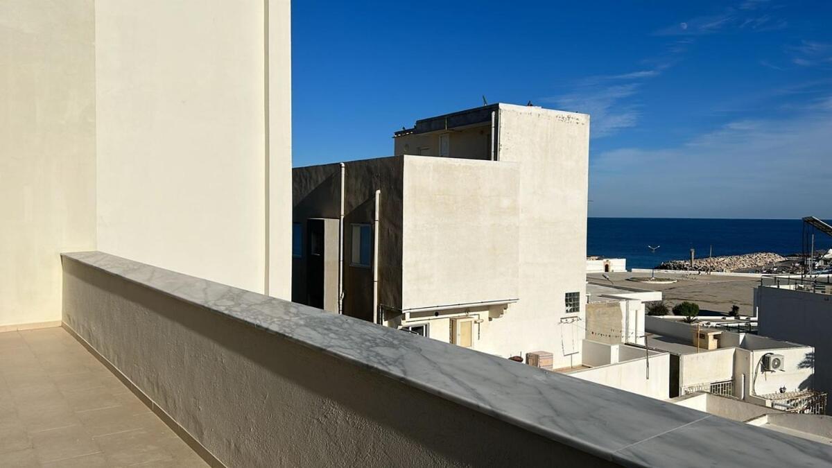 Duplex Terrasse Vue Mer Et Ville, Pieds Dans L'Eau Apartment Monastir
