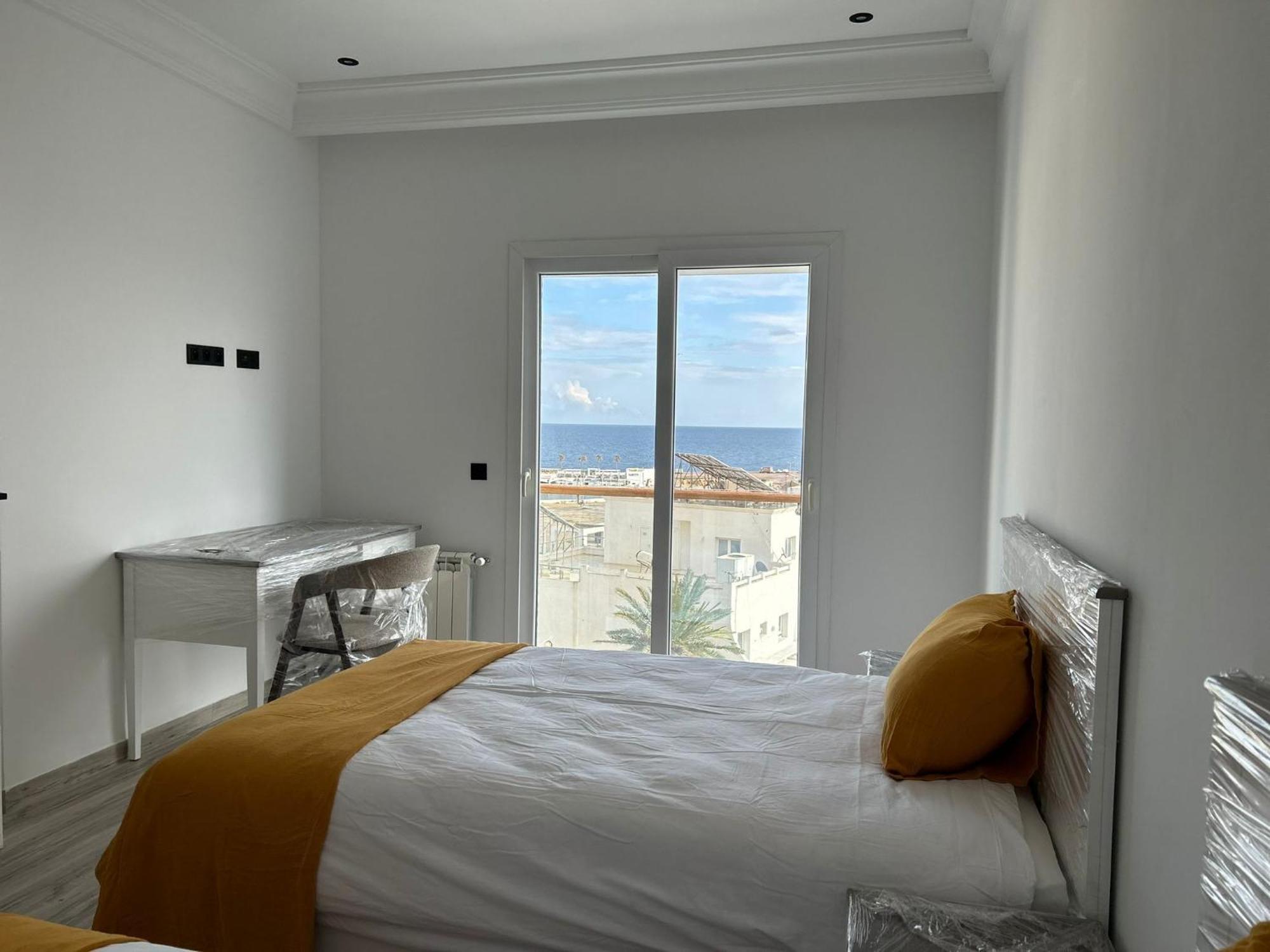 Duplex Terrasse Vue Mer Et Ville, Pieds Dans L'Eau * Monastir