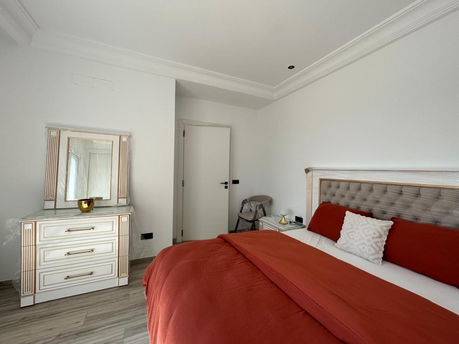 Duplex Terrasse Vue Mer Et Ville, Pieds Dans L'Eau Apartment Monastir