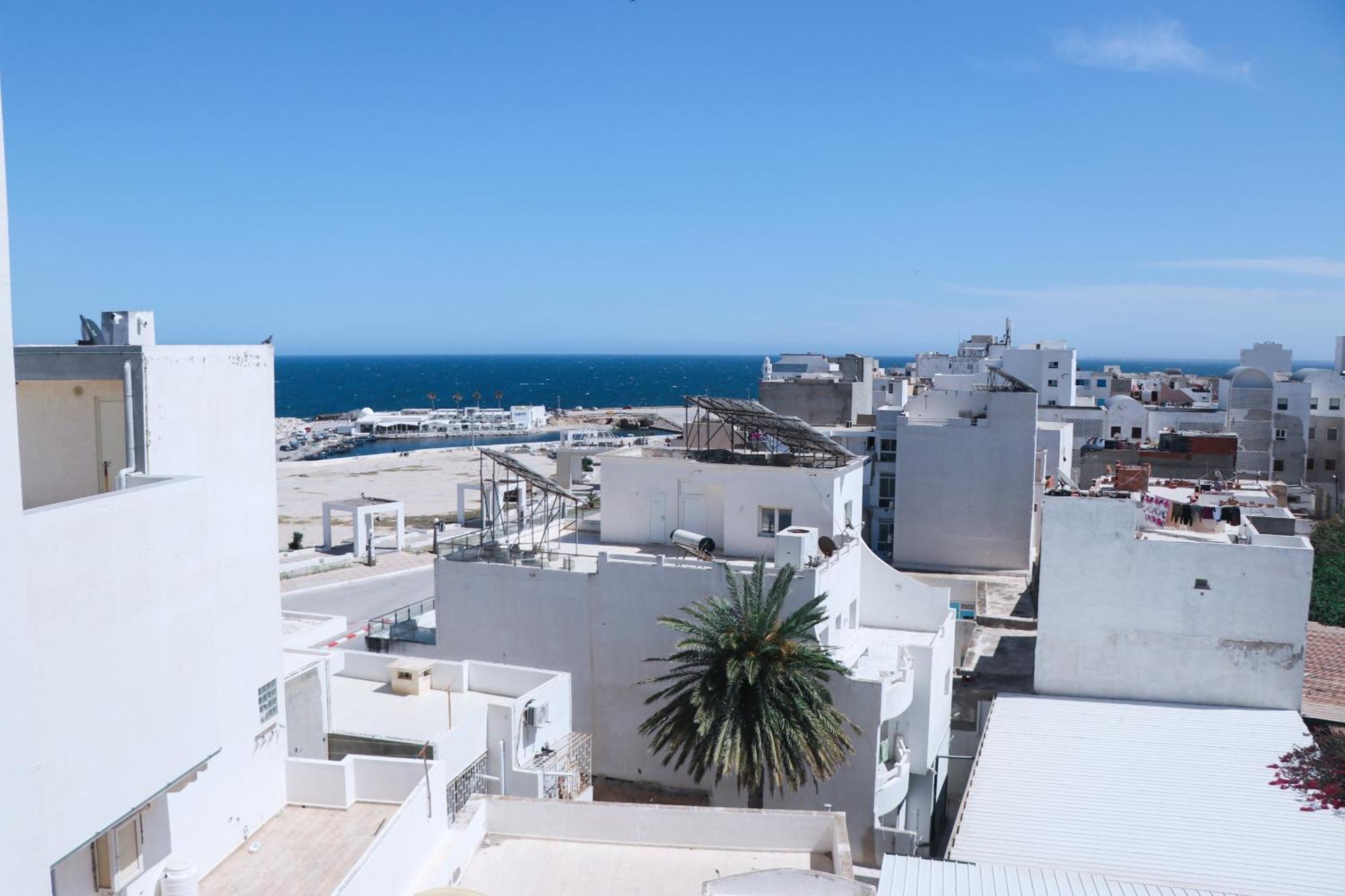 Duplex Terrasse Vue Mer Et Ville, Pieds Dans L'Eau Apartment Monastir