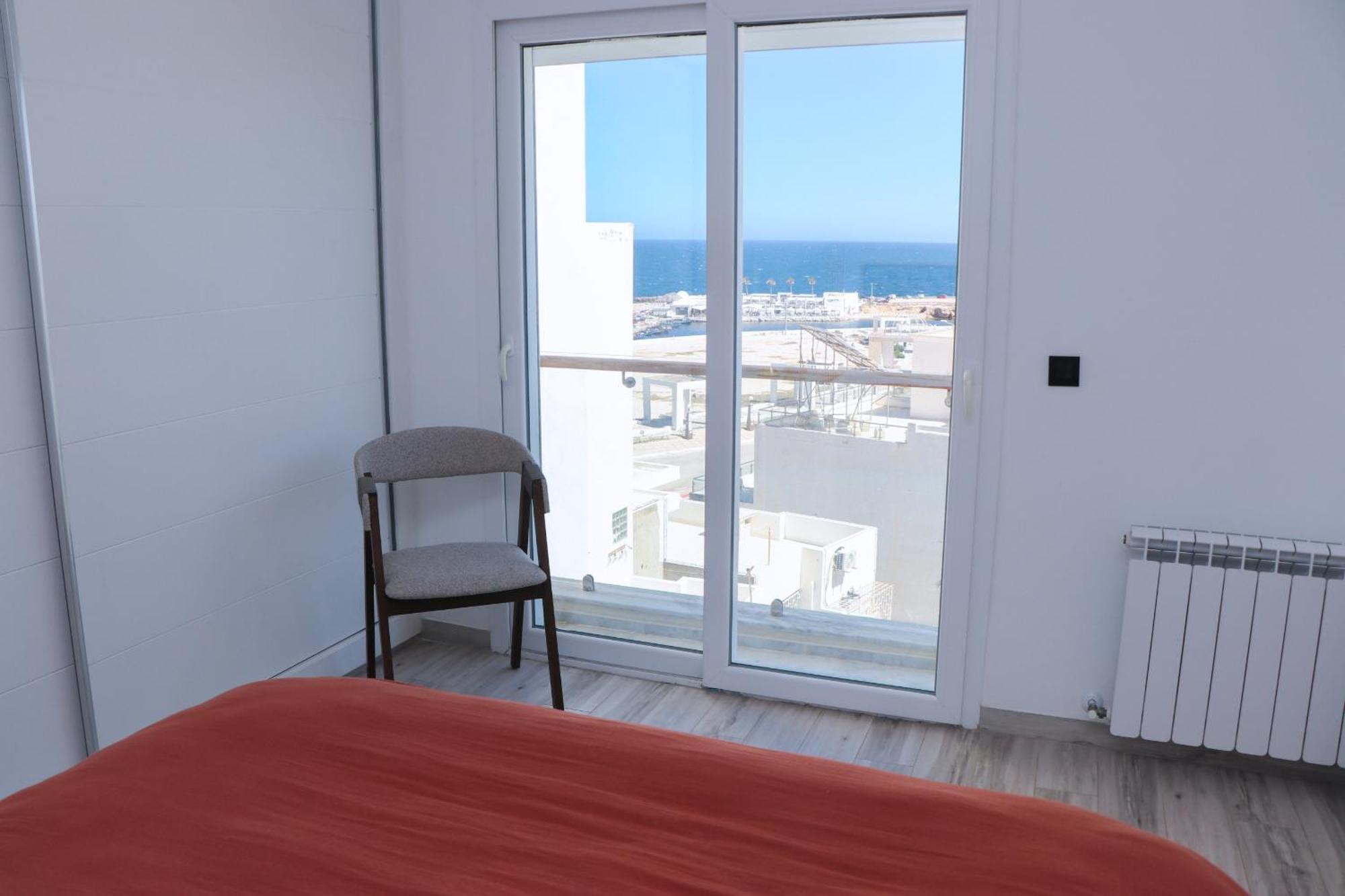 Duplex Terrasse Vue Mer Et Ville, Pieds Dans L'Eau Apartment Monastir