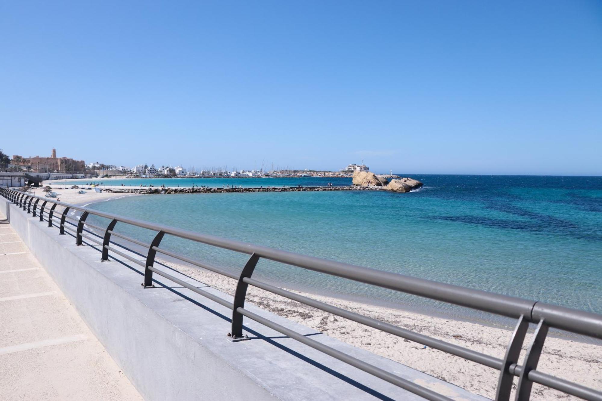 Duplex Terrasse Vue Mer Et Ville, Pieds Dans L'Eau Monastir