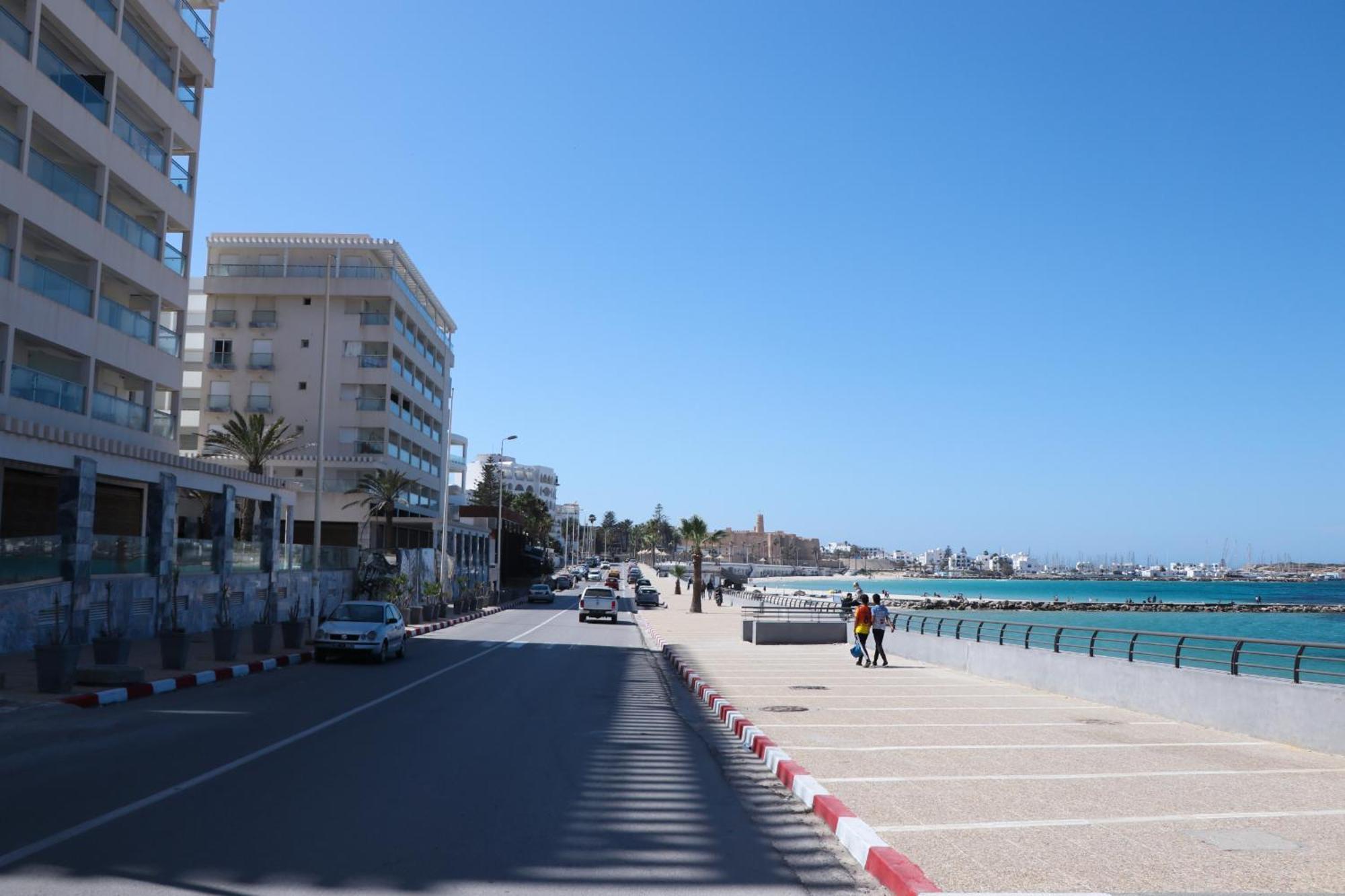 Duplex Terrasse Vue Mer Et Ville, Pieds Dans L'Eau Apartment Monastir