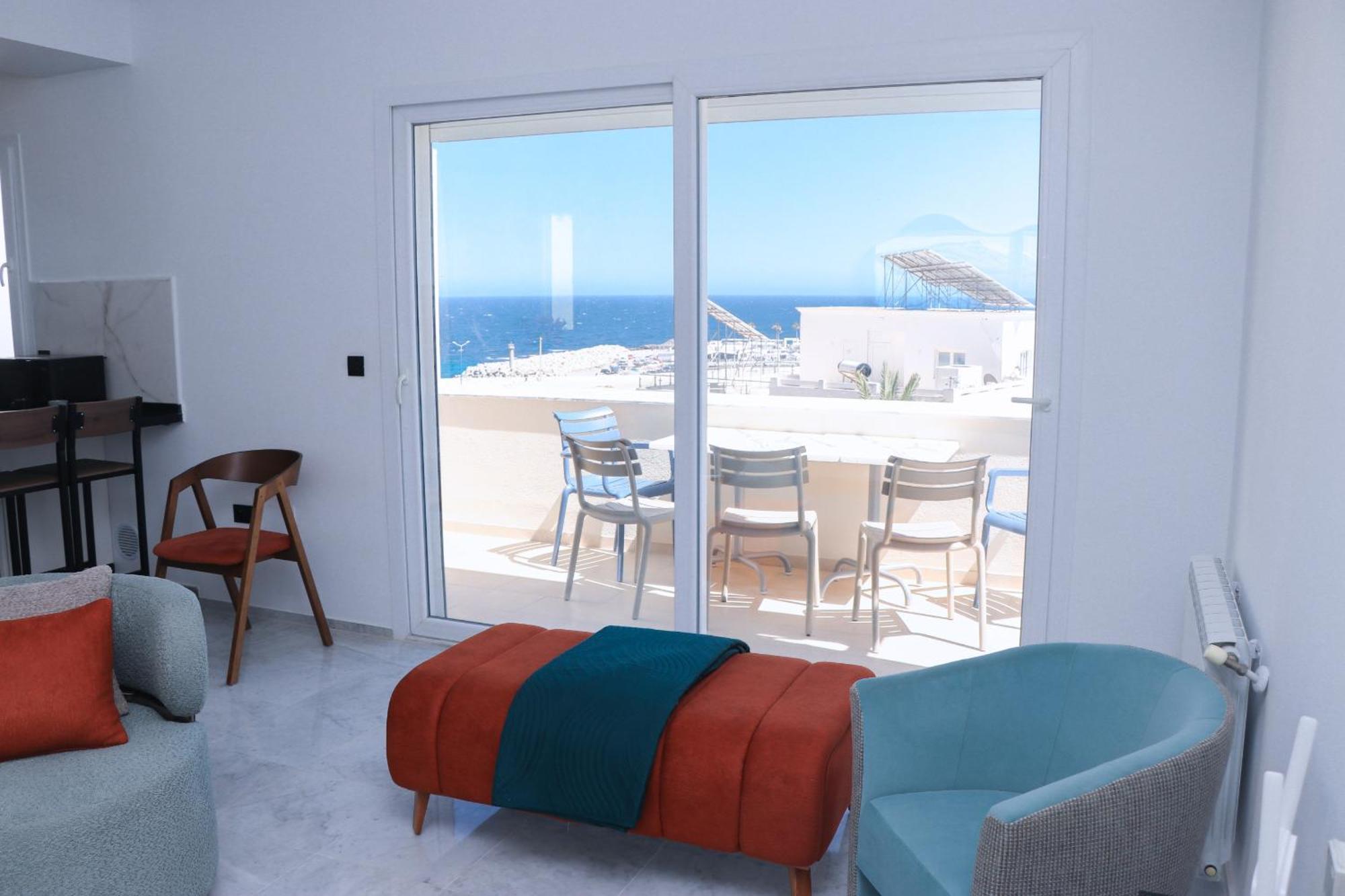 Duplex Terrasse Vue Mer Et Ville, Pieds Dans L'Eau * Monastir